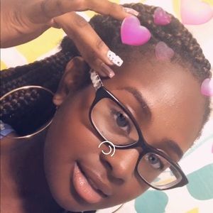 Meet your Posher, Annia